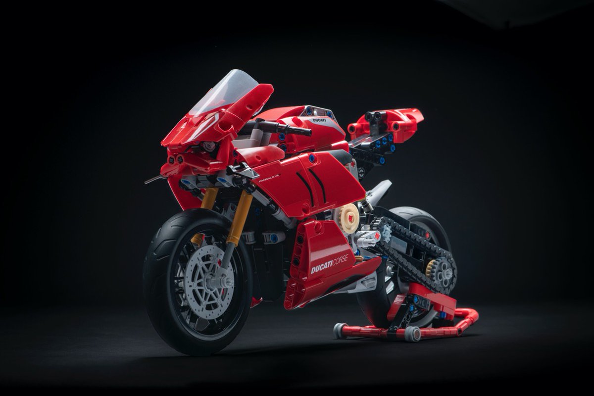 Une Ducati Panigale V4 R enfin abordable ? 😌

➡️m.motomag.com/La-Ducati-Pani…

#ducati #ducaticorse #panigale #ducatipanigaleV4R #lego #legotechnic #jouet #maquette #toy #collection