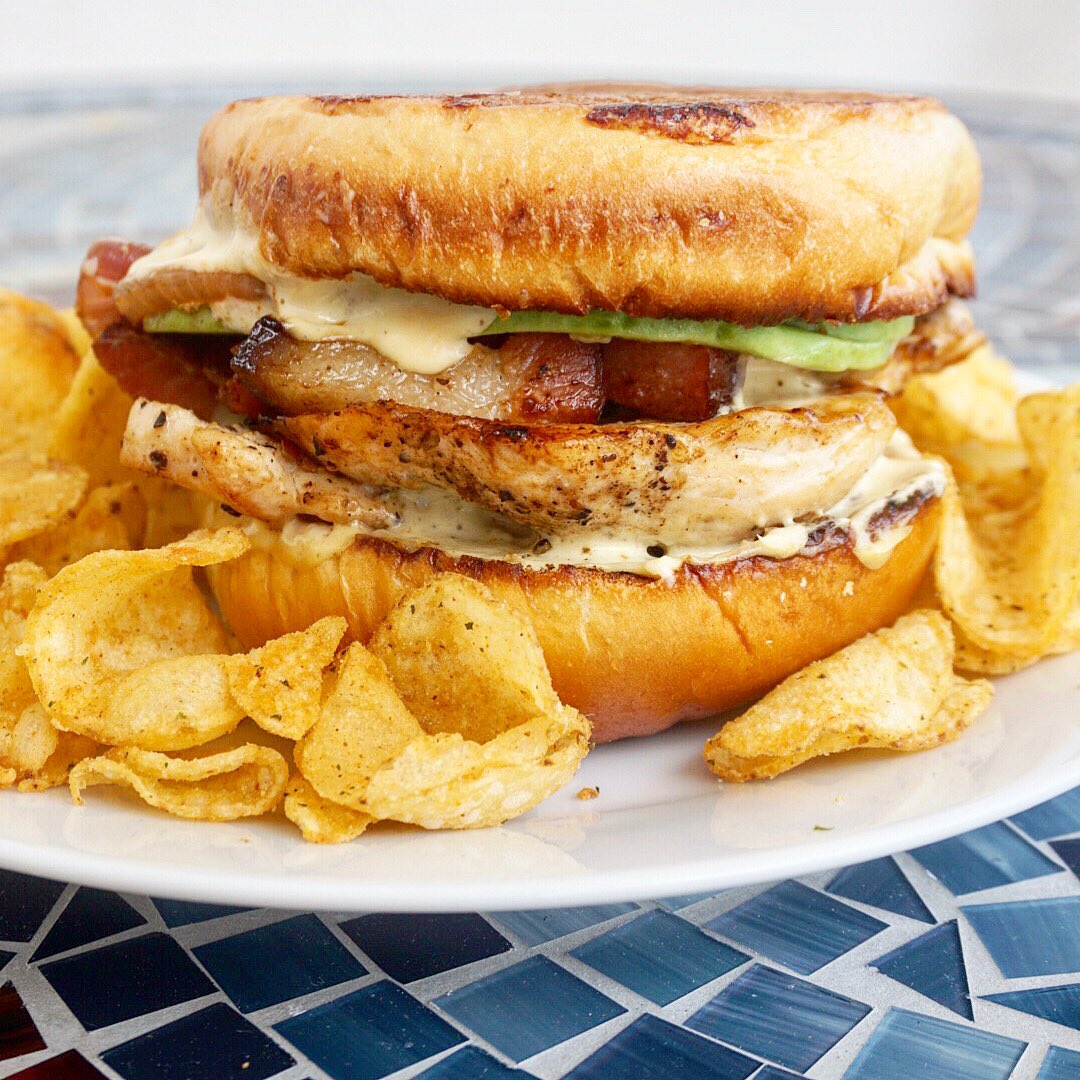 mmtakemiami's tweet photo. The #ChickenBaconRanch from #AlterQ by @altermiami is what #quarantinedreams are made of. 😋😋😋 #mmtm #eatlocal https://t.co/h75rS0GEw6