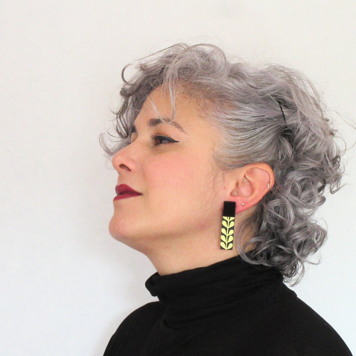 Creaespiralia's tweet photo. Quiero compartir lo último que he añadido a mi tienda de #etsy: Pendientes elegantes, pendientes modernos, pendientes negro y dorado, pendientes geométricos, pendientes estampado floral, joyas artesanales https://t.co/IRK3ydvz0o #negro #rectangulo #geometrico #oro #no https://t.co/wxcYy2LnL7