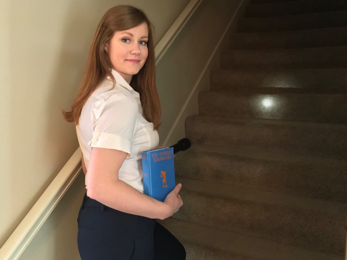 PhelpsCenter's tweet photo. What has our own Nancy Drew (aka @mrsgathright) found on the hidden staircase? The link to Phelps Virtual Book Fair! Head over to https://t.co/I6nVxSJVbC to discover it, too.
#PhelpsBookWeeks https://t.co/ojLeHn1AoP