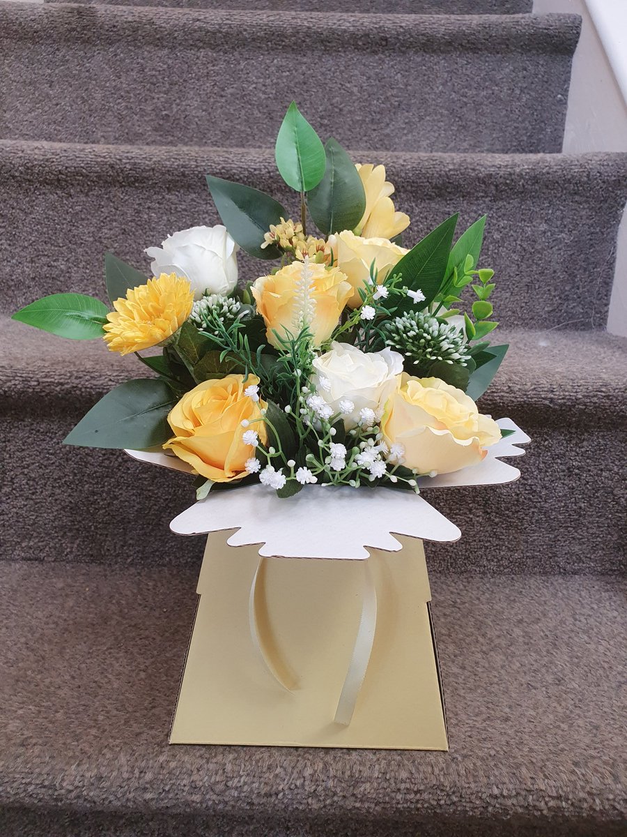 Sarahweatheril3's tweet photo. Gorgeous #flowerboxes for all occasions treat a loved one while in #lockdown check out @forevertohold for all your #artificalflowers and #wedding needs https://t.co/6zb3b8Vnod
