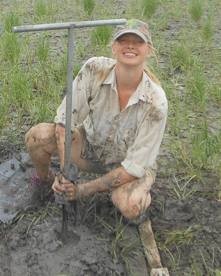 AGU_EPSP's tweet photo. Hi All. My name is Elizabeth Chamberlain. I’m an NSF postdoctoral fellow researching sedimentary basin dynamics; you can read about me here: https://t.co/2Fgcfxt6c7. #EPSPtakeover #SoftRocks #DatingDeltas #NSF https://t.co/AHUXPQeZbZ