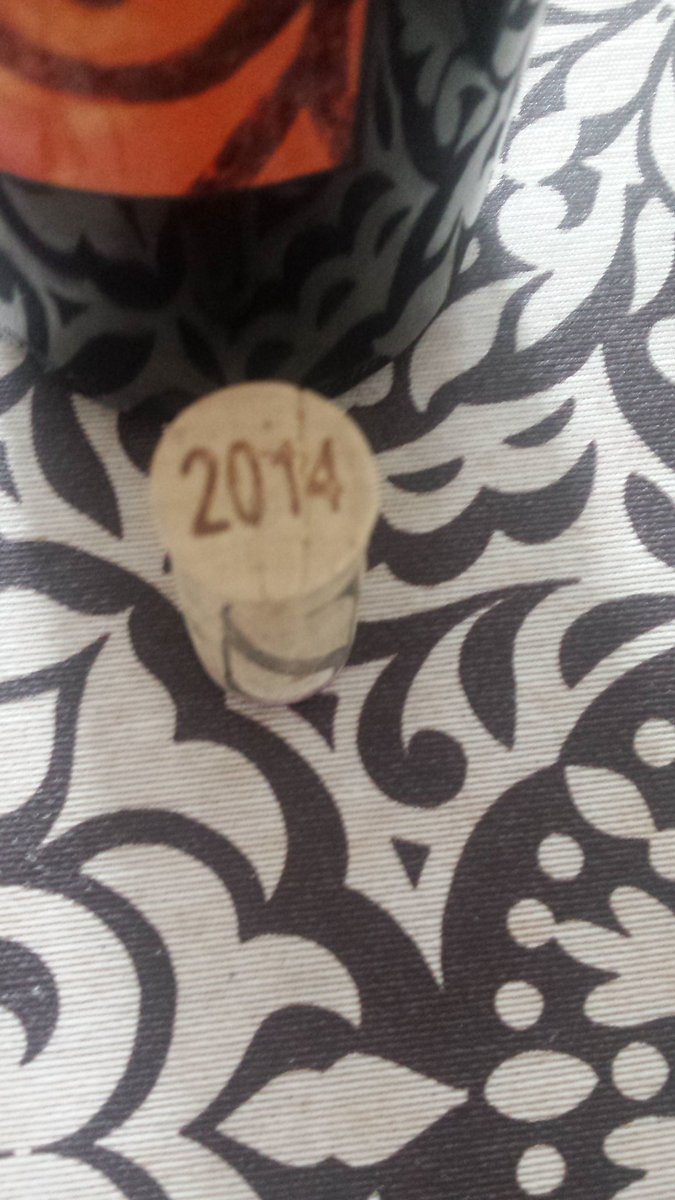 NUMANTHIA..tinta de Toro en su maxila expresión.Frutas silvestres.bolleria.potencial enorme.entrada en boca sedosa y persistente. retro gusto mermelada fresa.N:91+ Precio :40€