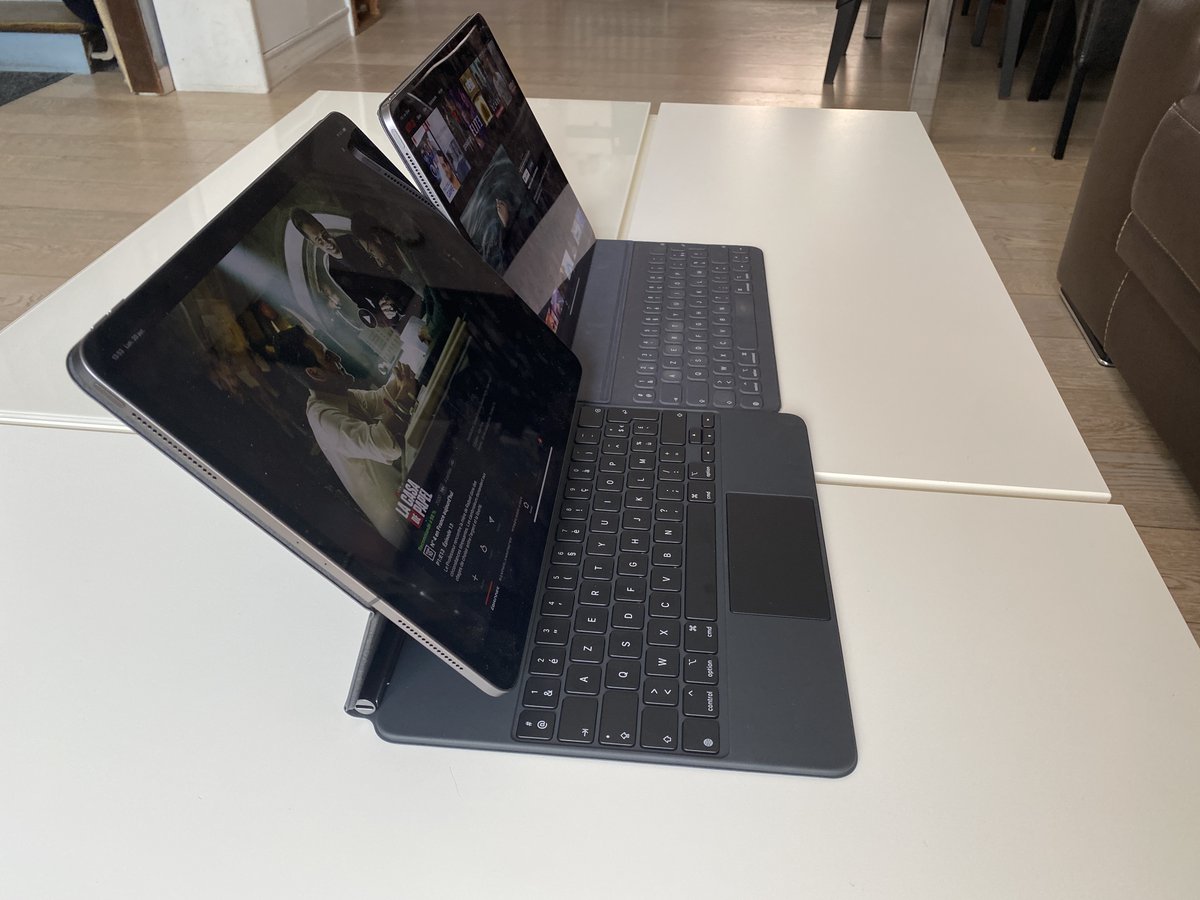 Melinda_DS's tweet photo. Le #MagicKeyboard de l'#iPadPro est arrivé. Ca fait étrange d'avoir l'écran en lévitation. Premières impressions : il est un peu plus lourd, le clavier est plutôt agréable et le trackpad, c'est quand même top (ENFIN !!!). #TechLCI https://t.co/zrLgLFl548