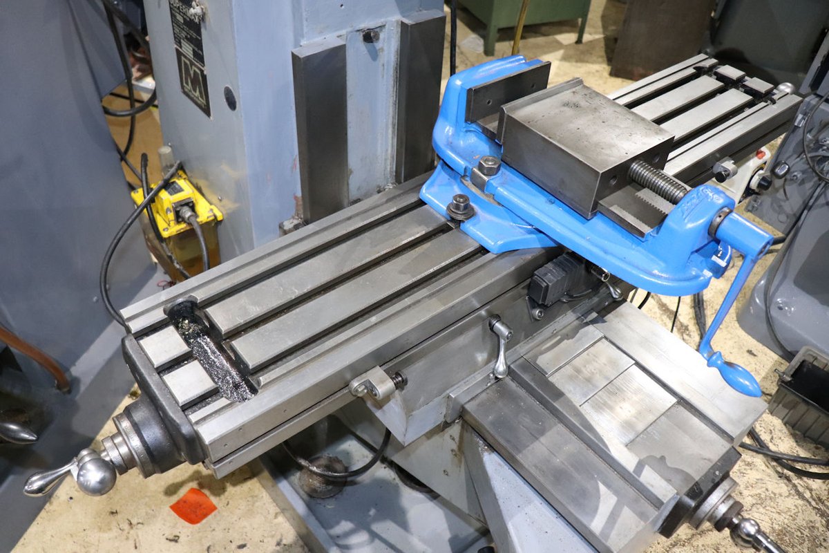 Machinetoolcomm's tweet photo. Used Milling Machines For Sale - Supermax YC-16V8 Vertical Mill - 9" X 49" https://t.co/zeEQifW2zM #milling #millingmachine #kneemill #mfg #usedmachinetools #machinetools #supermax #machineshop #usedmachinery #metalcutting #machining https://t.co/FkC0J7GLWR