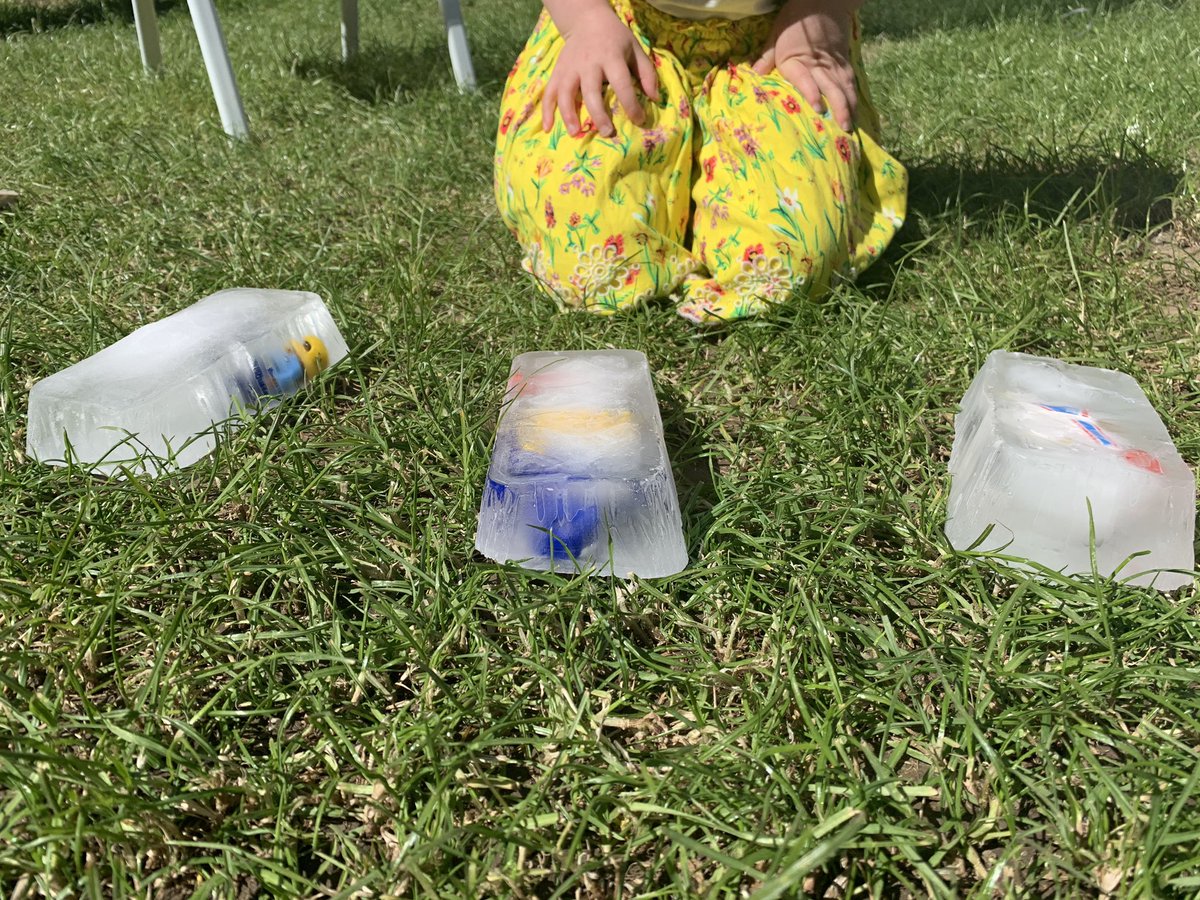 mrsmac_hl's tweet photo. ICE RESCUE👩🏽‍🔬❄️ We thought about how we could rescue the toys. We used salt, warm water and a spoon to try different methods and find out which is the quickest ❄️💫  @ScienceSparks @pstt_whyhow #ScienceFromHome https://t.co/jDAj7JU4Mb