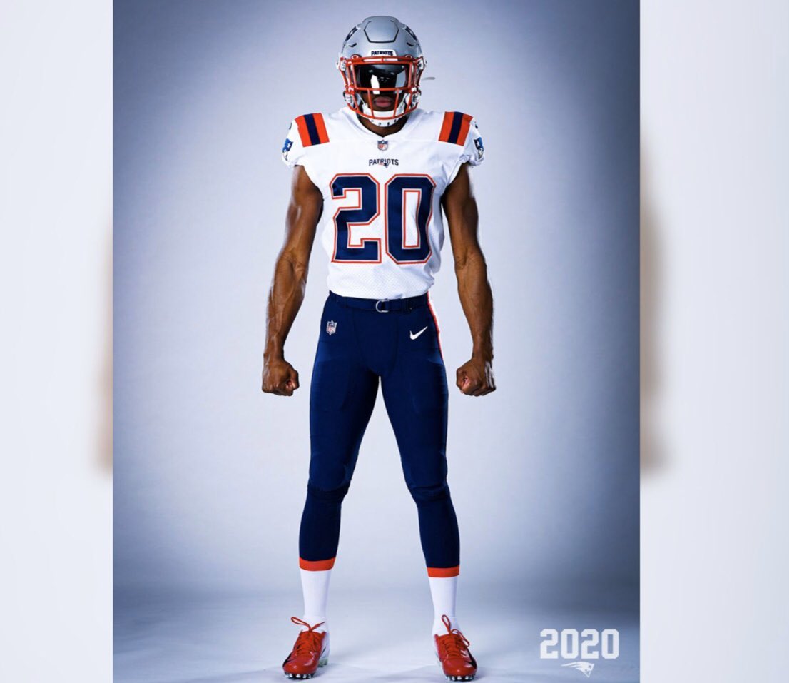 CurtiAntony's tweet photo. Fim da Era Brady, fim dos uniformes usados desde 2000. Estes são os novos uniformes dos Patriots. Na prática, o color rush foi promovido. https://t.co/dXY0xsrV5G