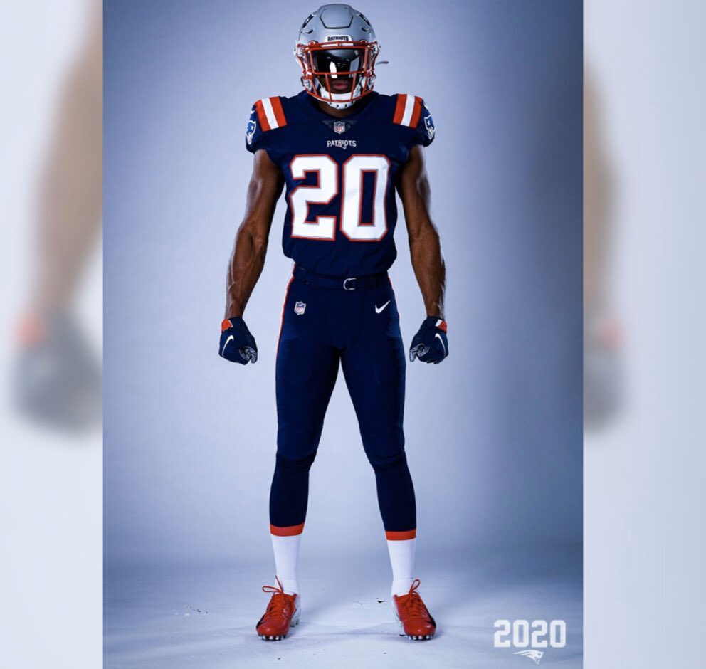 CurtiAntony's tweet photo. Fim da Era Brady, fim dos uniformes usados desde 2000. Estes são os novos uniformes dos Patriots. Na prática, o color rush foi promovido. https://t.co/dXY0xsrV5G