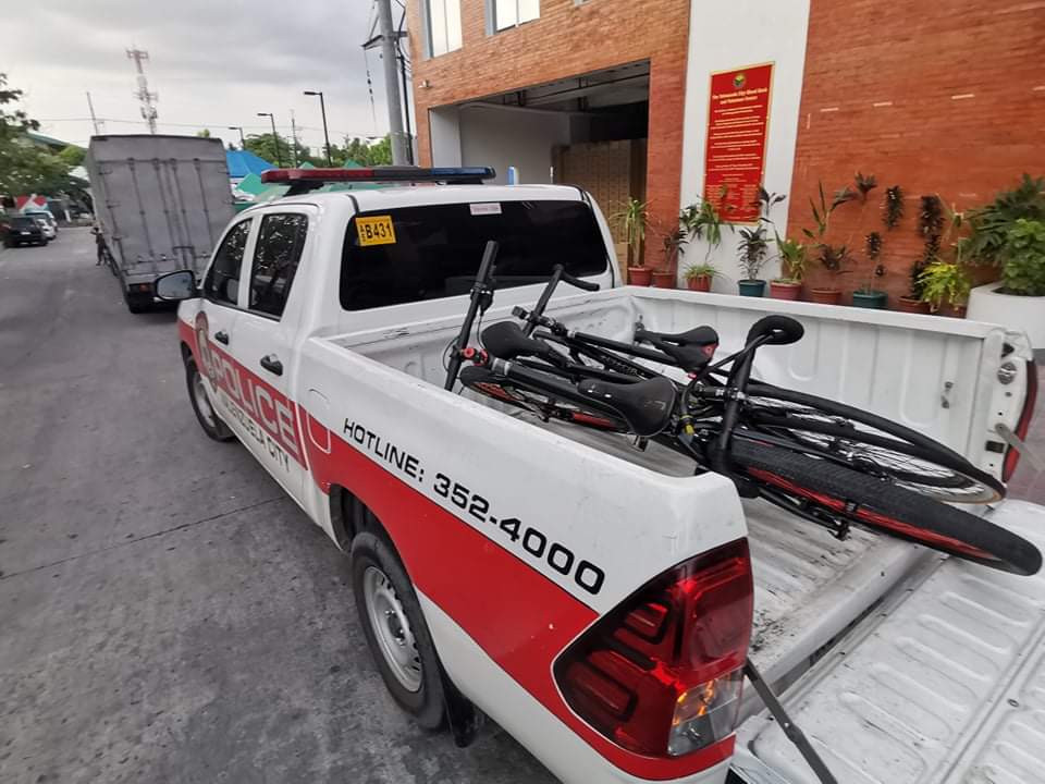 dzrhnews's tweet photo. LOOK: Bisikleta ng ilang umano'y 'pasaway na bikers' na lumabag sa pinatutupad na enhanced community quarantine sa Valenzuela City, kinumpiska 

📷: Mayor @rex_gatchalian https://t.co/jr6X1IT5Hn