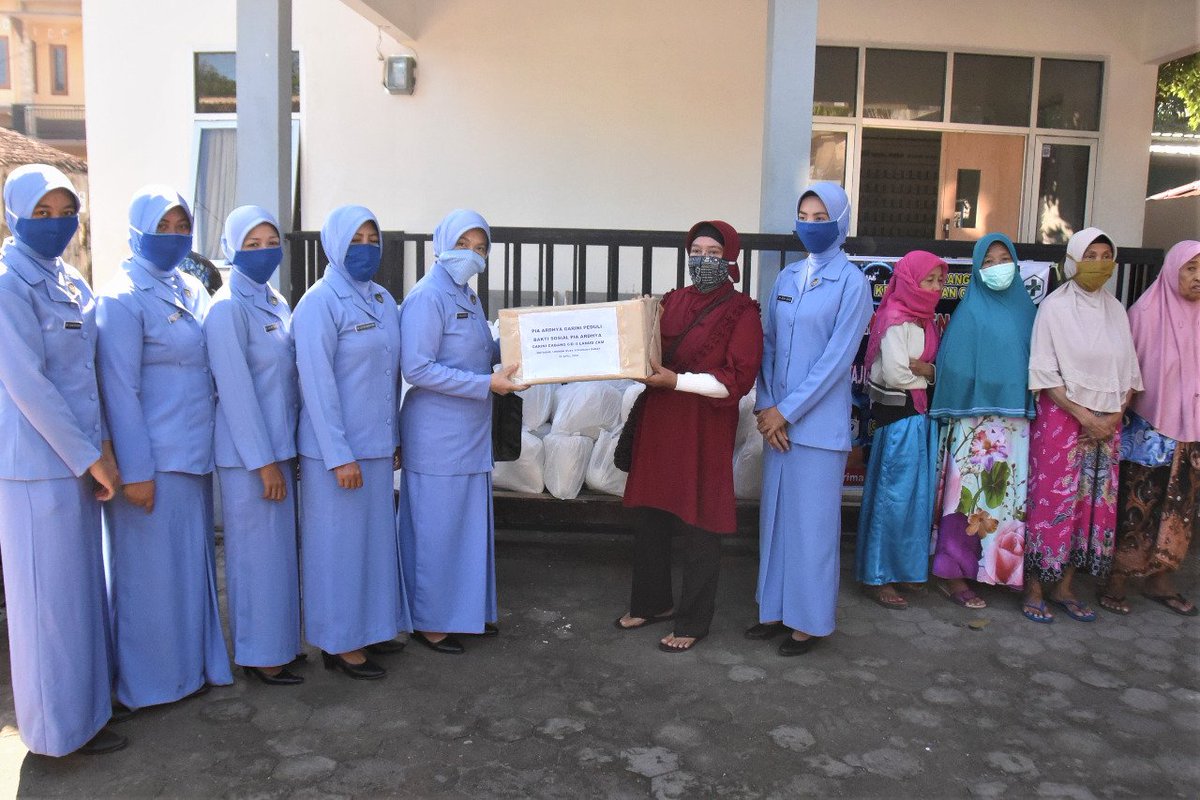LanudZ's tweet photo. Bakti Sosial Pia Ardhya Garini Cabang 6/D.II Lanud Zam Dalam Rangka Peduli Covid-19 https://t.co/fgB0wMK5oU