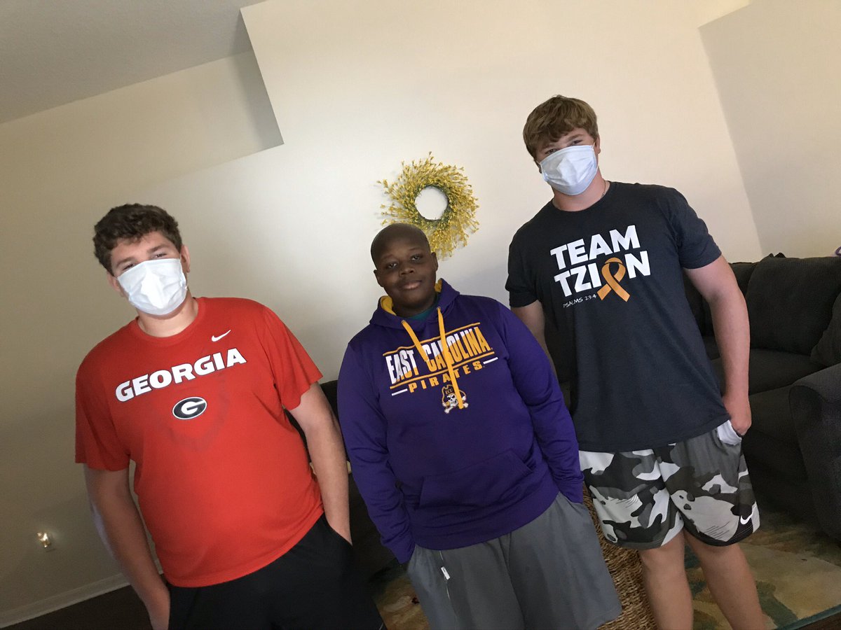 TeamTzionFight's tweet photo. More friends and #TeamTzion shirts worn by friends #fighttzionchandler #Yulee high school https://t.co/yej83l0q6L