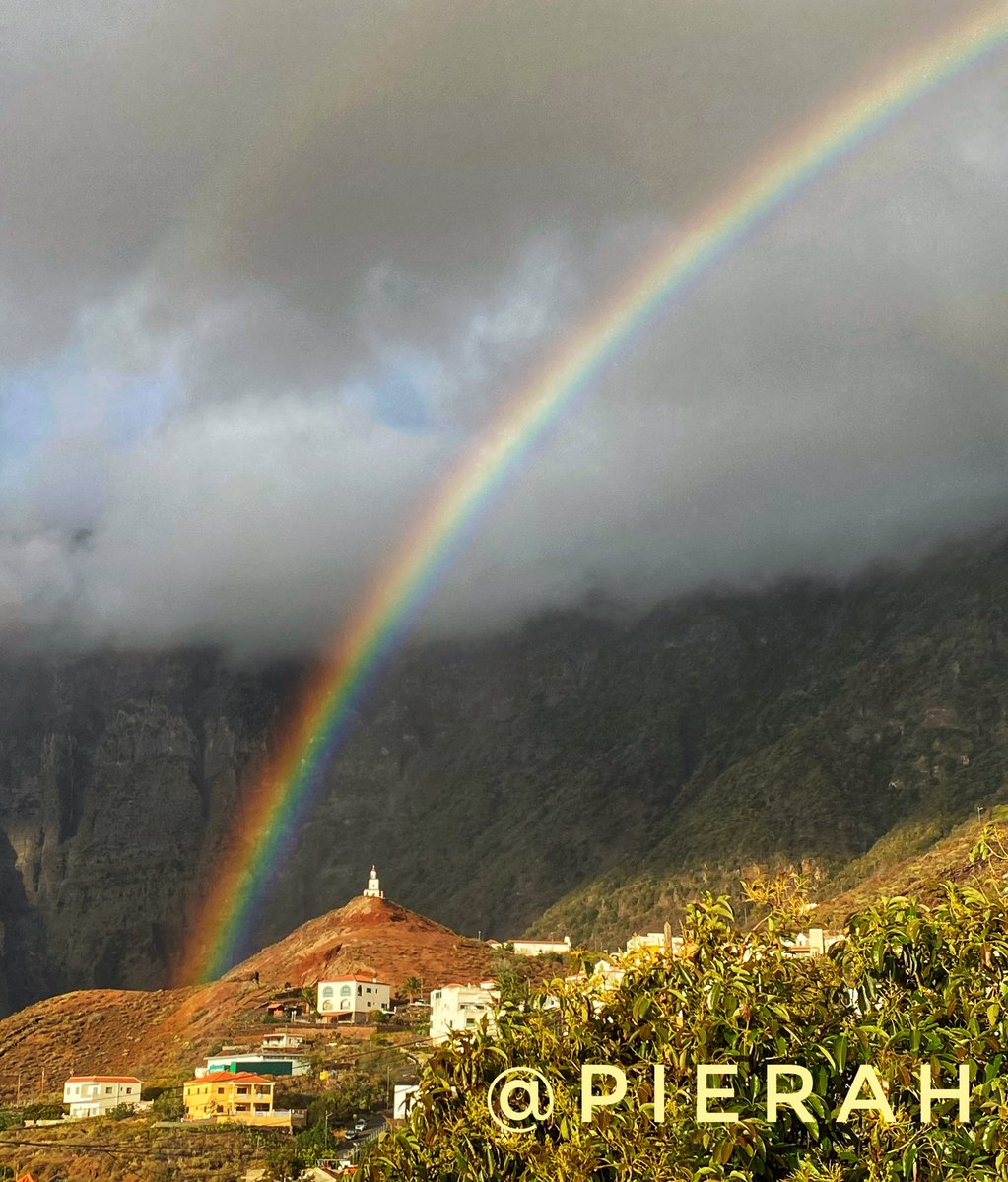 Pierah71's tweet photo. Un regalo de la naturaleza hace un par de días en La #Frontera El Hierro!
Que mejor momento para animarnos a todos! Saludos y fuerza a todos desde #ElHierro #islascanarias 
Pronto volveremos a vernos y abrazarnos
 😍🌈❤️ #quedatencasa #istayhome   #EnCuarentena @ElHierroTurismo https://t.co/6hUNYYeDuw