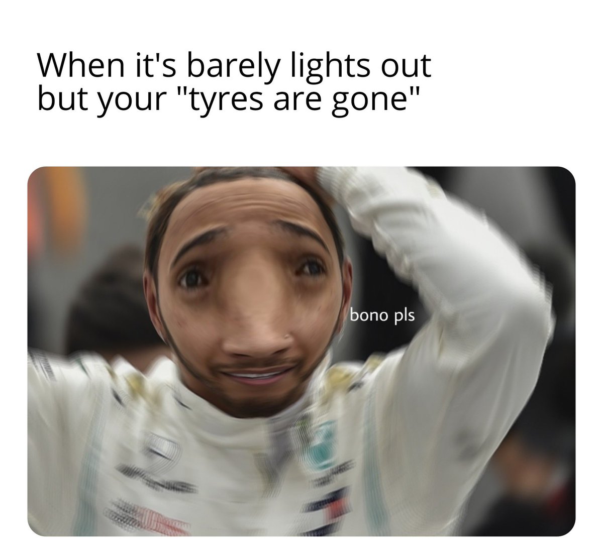 Primera vuelta. Curva 3. 
Hamilton: Bono, mis neumáticos están ya muy mal. No creo que llegue al final. Cambiemos la estrategia.
Bono: hemos configurado la sala sin desgaste de neumáticos Lewis.

Hamilton: