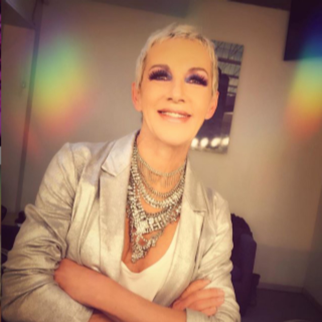UMusicFestival's tweet photo. La voz de Mecano, @Ana_Torroja, con su acogedor tono resonará en el escenario del @Teatro_Real el 21 de julio en el #UMFestival20!
➡️ https://t.co/YKs0fxCQGR https://t.co/1buc9dhnAR