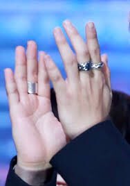 Jimin’s hands vs Jimin’s hands?????? — a thread