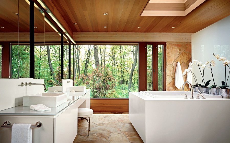 lux_partners's tweet photo. How do you update and reimagine an iconic home 60 years after its construction??

First @maria_artemisia_gardens was brought in to reimagine the estate.

Furnishings-
- @annsacks Tub
- @lefroybrooksusa Sinks
- @poliform_official Cabinetry
- @subzeroandwolf Kitchen https://t.co/6bnQRJ2X8g