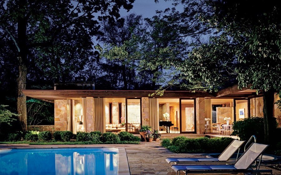 lux_partners's tweet photo. How do you update and reimagine an iconic home 60 years after its construction??

First @maria_artemisia_gardens was brought in to reimagine the estate.

Furnishings-
- @annsacks Tub
- @lefroybrooksusa Sinks
- @poliform_official Cabinetry
- @subzeroandwolf Kitchen https://t.co/6bnQRJ2X8g