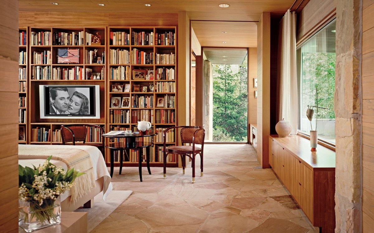 lux_partners's tweet photo. How do you update and reimagine an iconic home 60 years after its construction??

First @maria_artemisia_gardens was brought in to reimagine the estate.

Furnishings-
- @annsacks Tub
- @lefroybrooksusa Sinks
- @poliform_official Cabinetry
- @subzeroandwolf Kitchen https://t.co/6bnQRJ2X8g