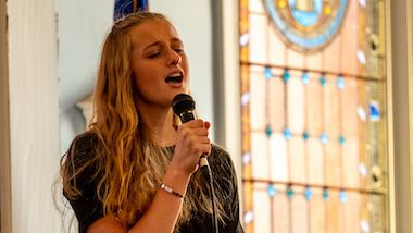 HebronAcademy's tweet photo. Happy #MusicMonday! Ava '21 performs a song that she wrote! 🎶 🎤 💚
https://t.co/6RZ9j7coeY
#FindYourPurpose #MyHebronStory #HebronTogether #HebronConnected https://t.co/BBbQSfgRoA