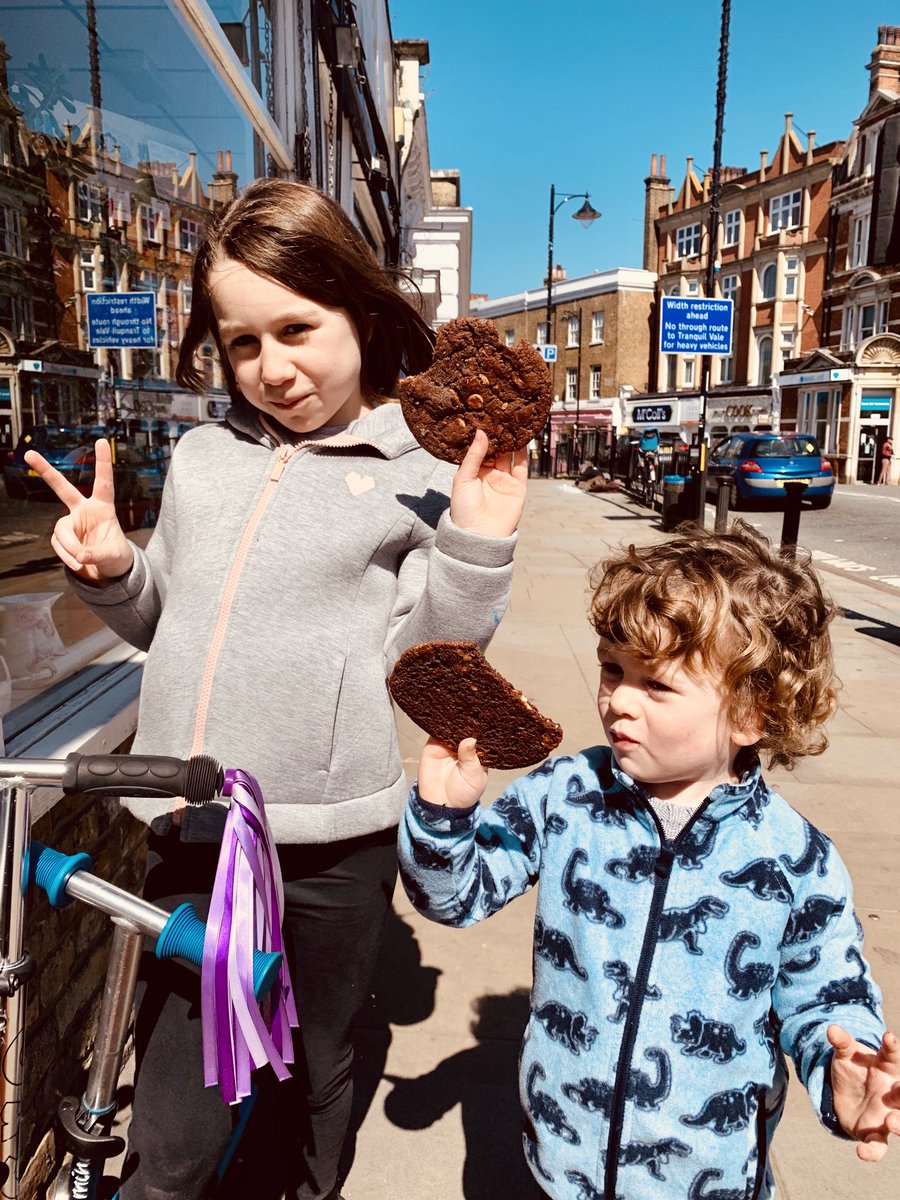 MKRealEstLaw's tweet image. A bribery walk to Blackheath Village. What a glorious day! Feeling blessed despite restrictions #blackheath #bolougeriejade #essentialwalk #smallthings #HappyMonday