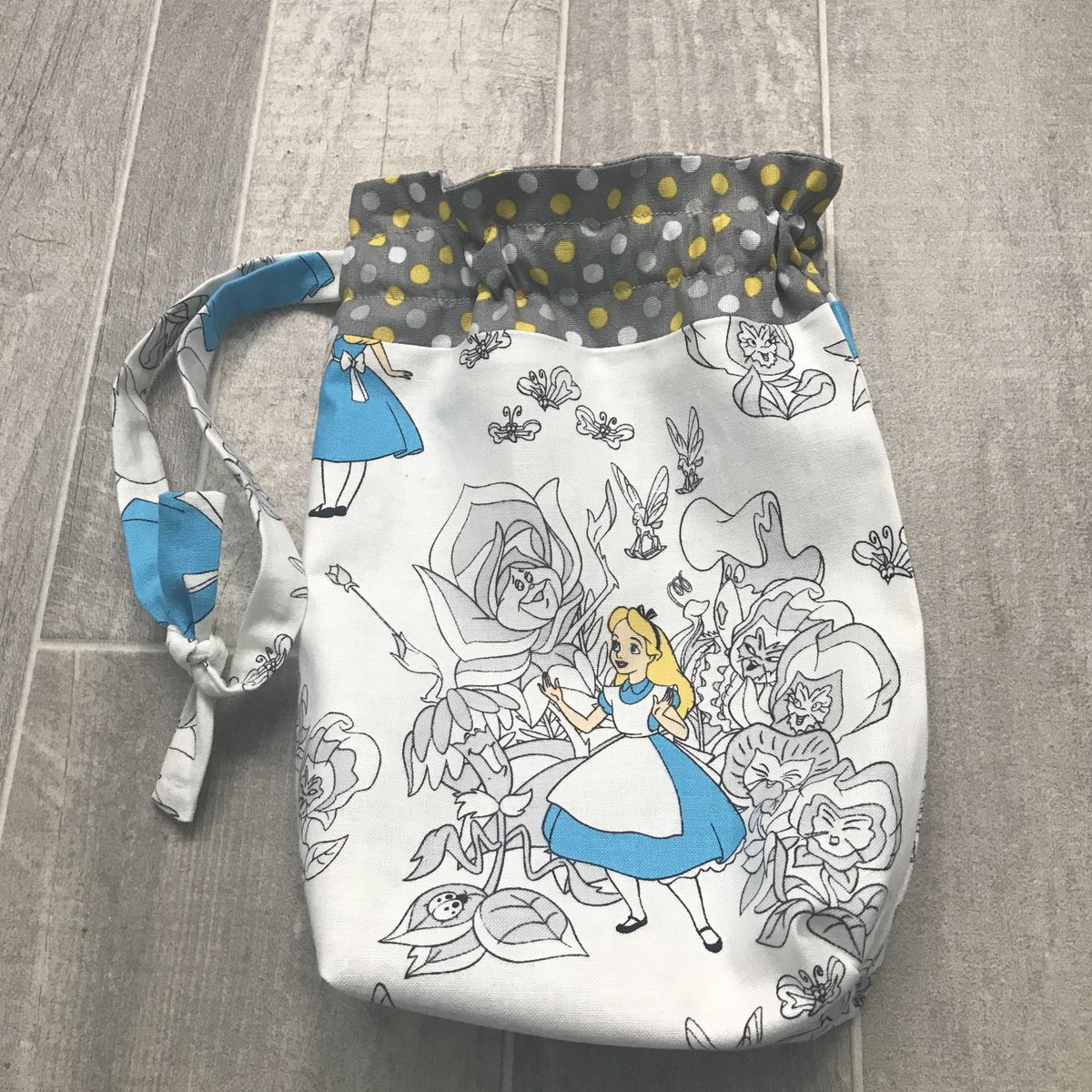 DapperDia's tweet photo. Little girls drawstring bags! https://t.co/WiHxUs3xFt #etsy #handmade #handmadehour #sharemyetsy #purses #tote #totebag #drawstringbag #drawstringpurse #disney #aliceinwonderland #alicepurse https://t.co/CypdHgSPE9
