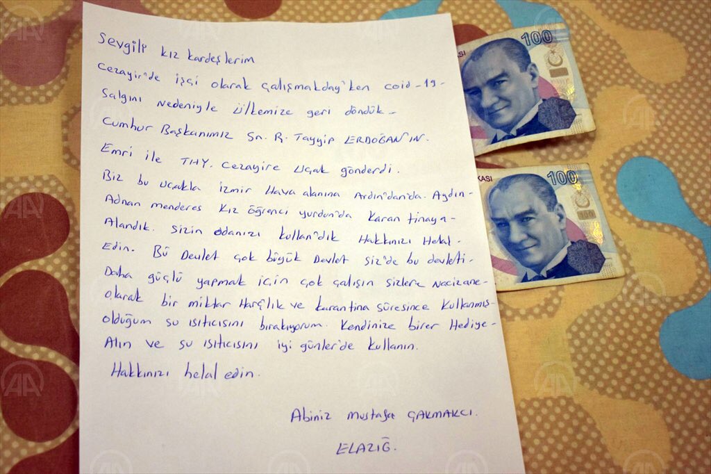 Kovid-19 salgını nedeniyle Cezayir’den getirilen işçilerin Aydın’daki yurtlarda karantina süreleri doldu ve tahliye edildi. Arkalarında ise öğrenciler için duygu dolu mektup ve harçlık bıraktılar. 
#Kovid19 
#EvdeKalTurkiye 
aa.com.tr/tr/turkiye/ayd…
