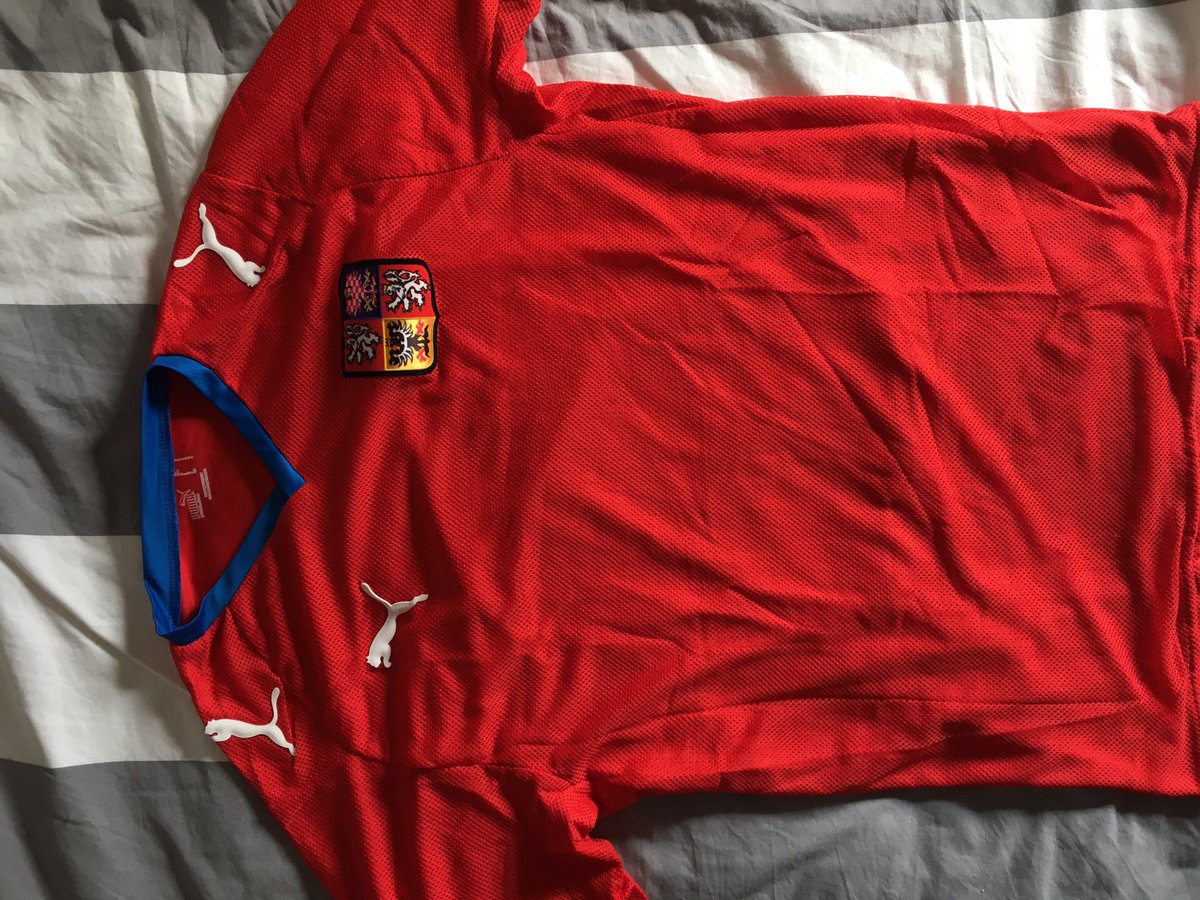 SeBouquet's tweet photo. Volgens mij heb ik nog wat shirtjes in te halen. Hierbij de shirts van Ivoorkust en Tsjechië. Die dingen in de stijl van een soort gaas. Tot zo. #voetbalshirtchallenge https://t.co/cn8rmKdG6w