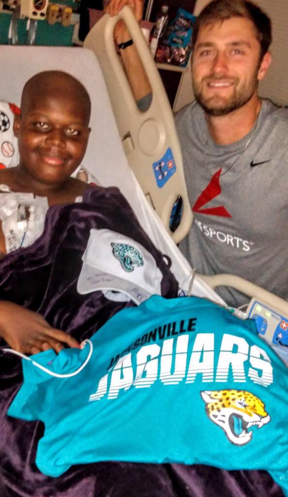 TeamTzionFight's tweet photo. Thanks @LoganCooke2 @LoganCooke for visiting Tzion while he was in PICU. He was so thrilled to meet you! We don’t miss the hospital but he miss his PICU nurses a lot! We had no idea that we would cross paths months later from a Sept 2019 game! #Blessed #MissingMary @Jaguars https://t.co/52Fb0iNXd3