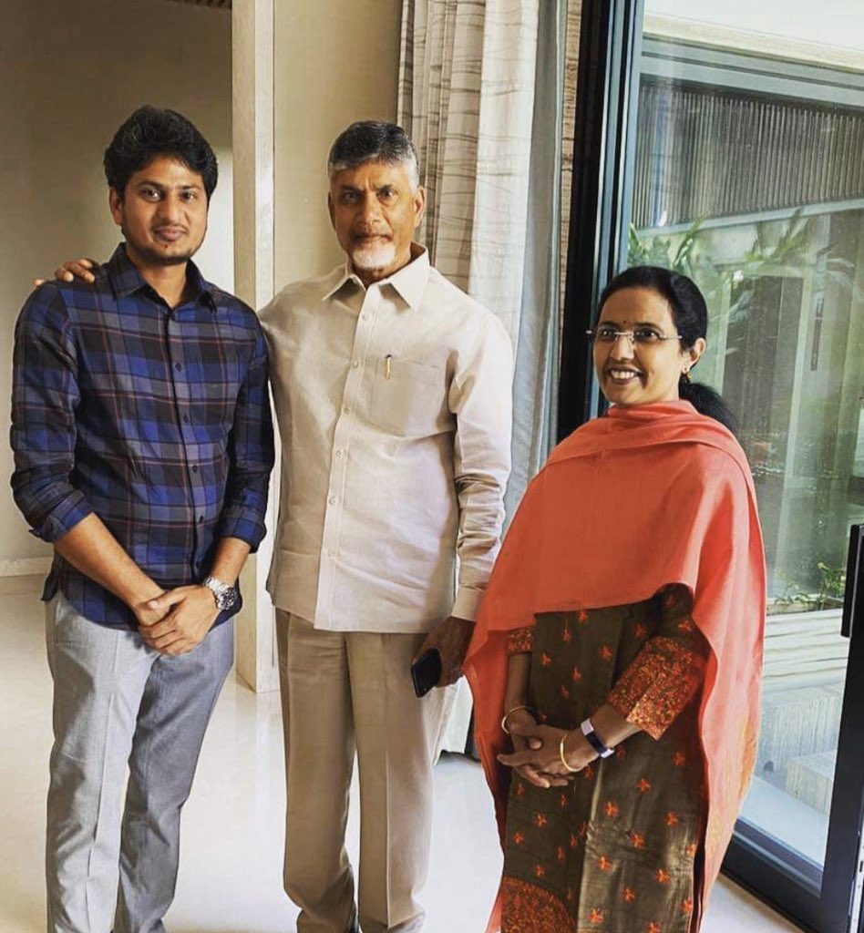 BandaruTDP's tweet photo. I don’t see any change in our boss @ncbn garu , I think sir stopped Ageing along ago . Age is just a number, I bet even we can’t match his energy and his hard work. 

Just look at this 

Then                          Now https://t.co/Ihef17wbFj