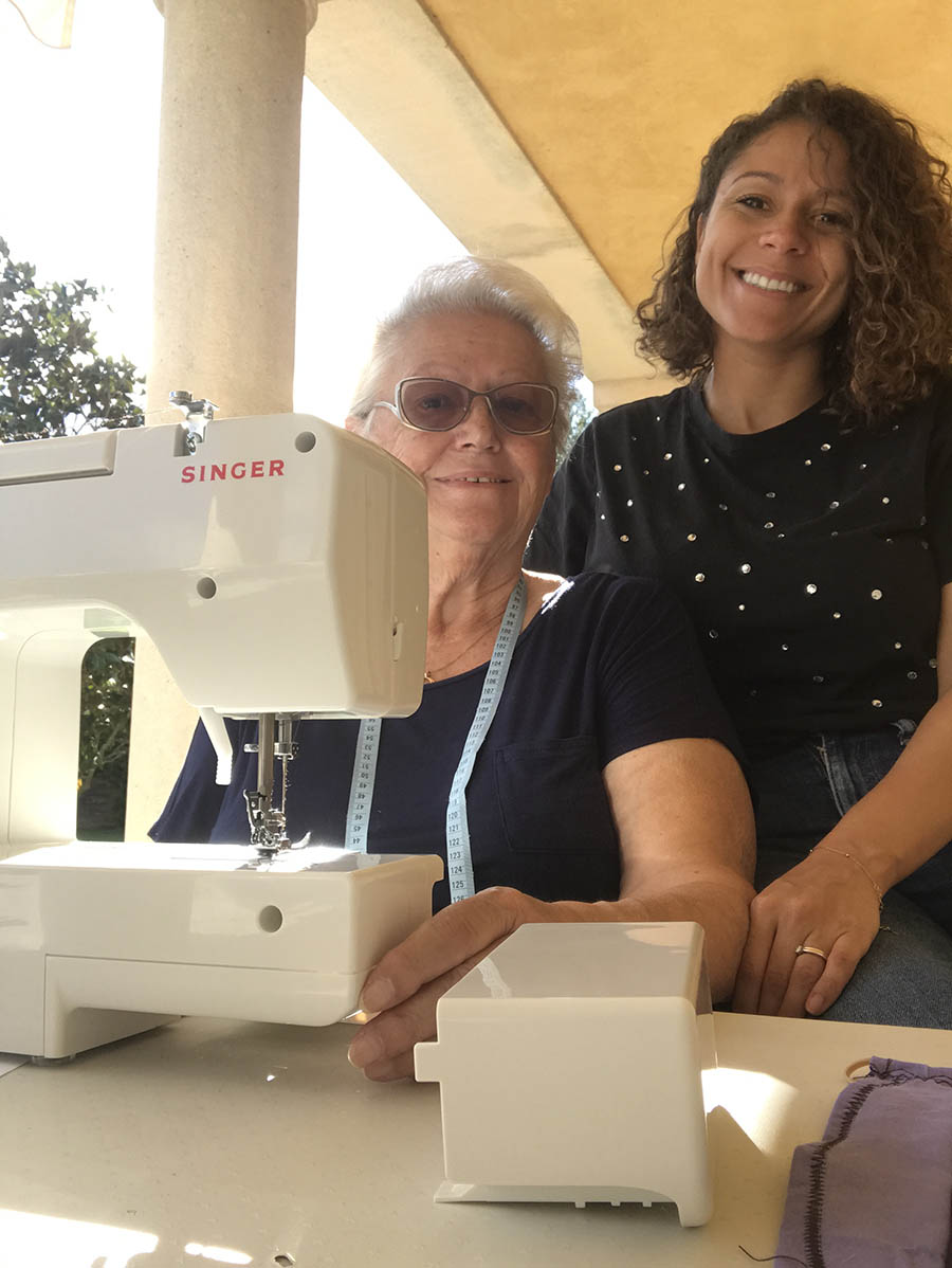 TECcampusQRO's tweet photo. @AlisonDiehl egresada del campus Querétaro es la impulsora de la iniciativa SoyTalentoSolidario, cuyo objetivo es reunir voluntarios para fabricar cubrebocas en España.
Conoce su historia en @ConectaTECmx 👉https://t.co/Xmt3MdjK9E https://t.co/aOhIsBtiPx