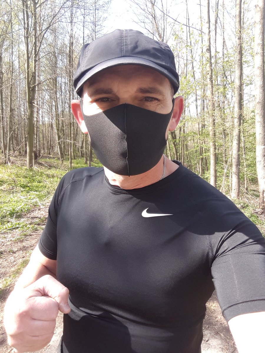 TheMilpaz's tweet photo. Venkovní trénink 😁👊💪
#nouzovystav #venkovnitrenink #boxing #powerboxing #fitnessboxing #running #boxingdrills #boxingtrainer #boxingman #czechman #czechboy #sport #bestsport #lifestyle #sportstyle #motivation #fitnessmotivation #bohumín #karviná #ostrava #praha #cz #czech https://t.co/eKgreeODRf