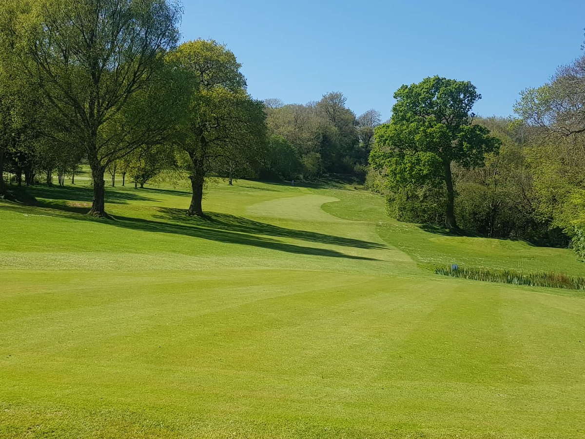 DinasGolf's tweet photo. This is the 16th hole at Dinas Powis Golf Club 🤩 The green staff working hard to keep the course in fantastic condition  👏 https://t.co/vcmjVGUUGM