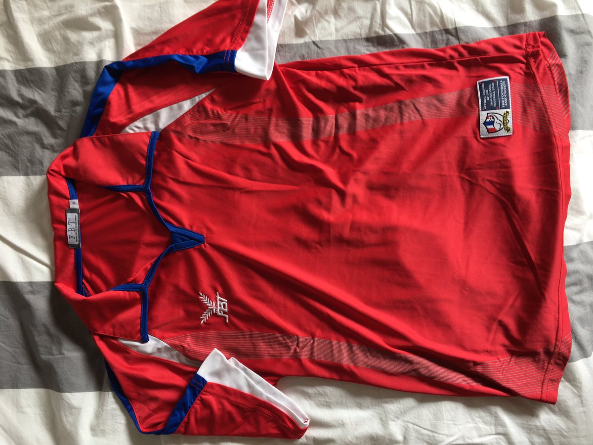 SeBouquet's tweet photo. Ik sluit vandaag af met een shirtje van #teamthai. Dit moet ongeveer 2004 zijn. #voetbalshirtchallenge https://t.co/isFQWAeZuS