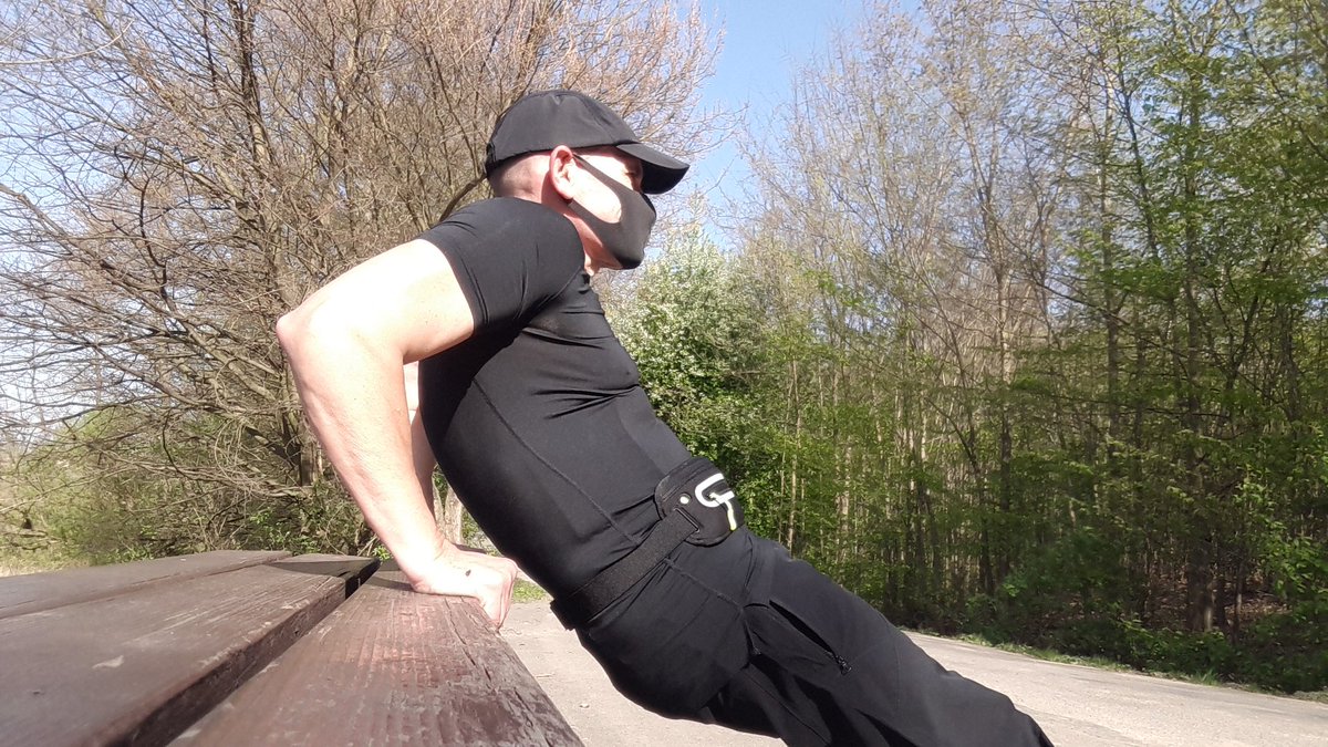 TheMilpaz's tweet photo. Venkovní trénink 😁👊💪
#nouzovystav #venkovnitrenink #boxing #powerboxing #fitnessboxing #running #boxingdrills #boxingtrainer #boxingman #czechman #czechboy #sport #bestsport #lifestyle #sportstyle #motivation #fitnessmotivation #bohumín #karviná #ostrava #praha #cz #czech https://t.co/eKgreeODRf