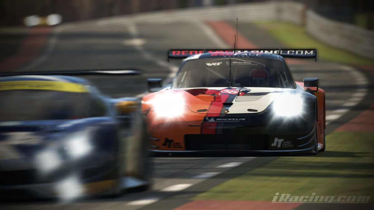 RedfaceRacing's tweet image. 🚀 Superbe 4ème place de Christopher Cappello, Yoann Rouyer et Elliott Vayron aux #6HSIMRACING sur le circuit de la Sarthe !

Les très belles images de cette course sont à revoir ici
🇬🇧 youtu.be/2gOVOu35u0Y
🇫🇷 twitch.tv/raceclutch

🚗💥💨🚗💥💨🚗💥💨