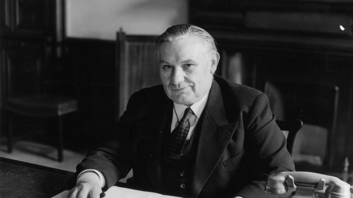 During WWII, former union leader and war minister Ernest Bevin was clear there would be no return to the inequality of the 1930s:“This is a people’s war: it must lead to a people’s peace.”Once we've beaten  #Covid19, we can't go back to the way things were before either. 2/