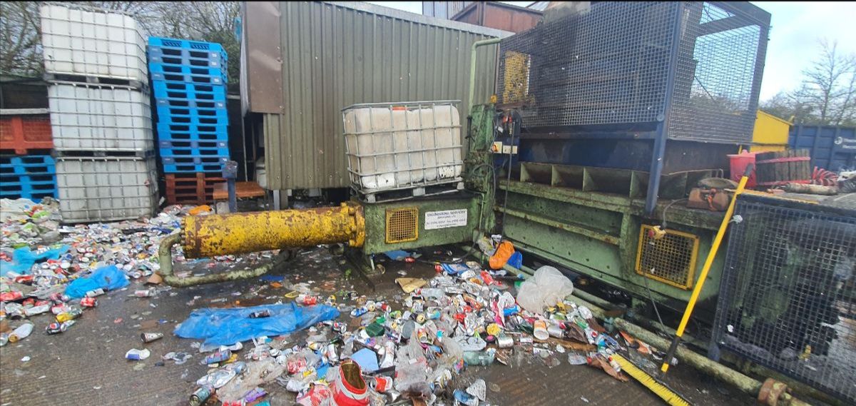 RecycleDirectUK's tweet photo. Machinery Spotlight | Harris TGS57 

Automatic baling press producing 25cm x 30cm x 38 cm variable-length bales. Widely used for ferrous &amp; non-ferrous material, extrusions, steel offcuts

 https://t.co/xqiTDOXxSM https://t.co/85KKYmLyjD