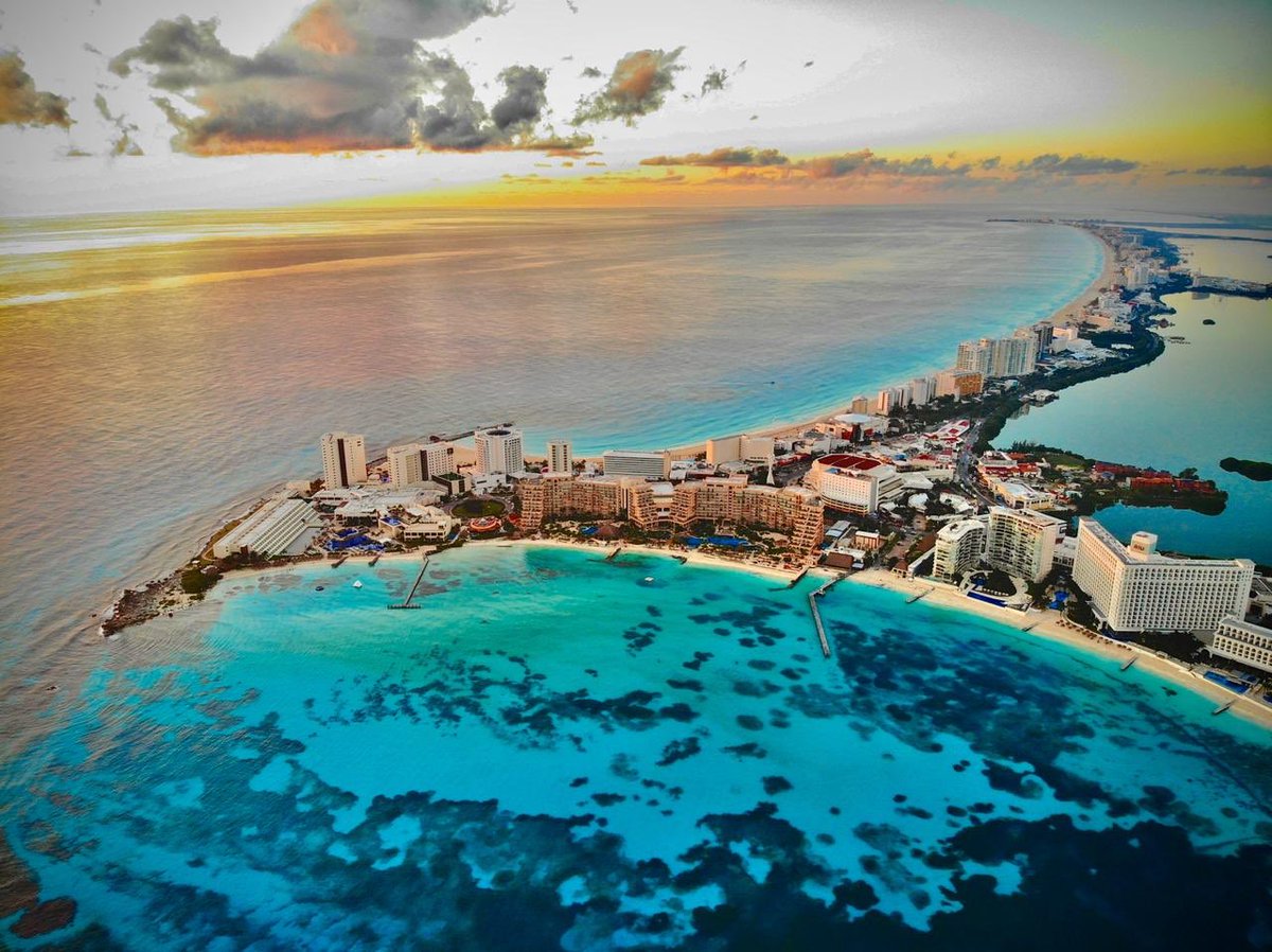 MaraLezama's tweet photo. Así amaneció hoy nuestra ciudad en su #50Aniversario, hermosa, fuerte, con esperanza. Gracias por tanto 
¡Felicidades #Cancún!
#CancúnTodosUnidos https://t.co/Yir4PtK3oi