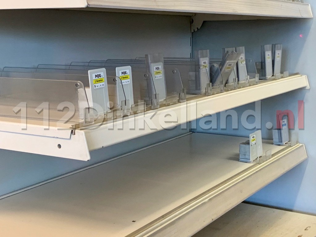 Foto's: Veel schade bij inbraak tankstation Rossum..