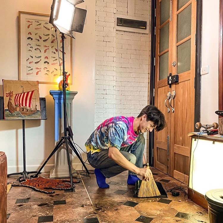 allbbrightvc_ph's tweet photo. IG Update Bright Babies! ✨🐺

[Caption] 
พี่โทตัดน้องไบร์ทกวาดครับ cr. @tonirakkaen

Follow brights official social media account @bbrightvc
and brights first official fanclub @Allbrightvc

#AllForBright #Allbrightvc #Brightvachirawit #BrightFanclubPhilippines https://t.co/NcXBS5v7Mp