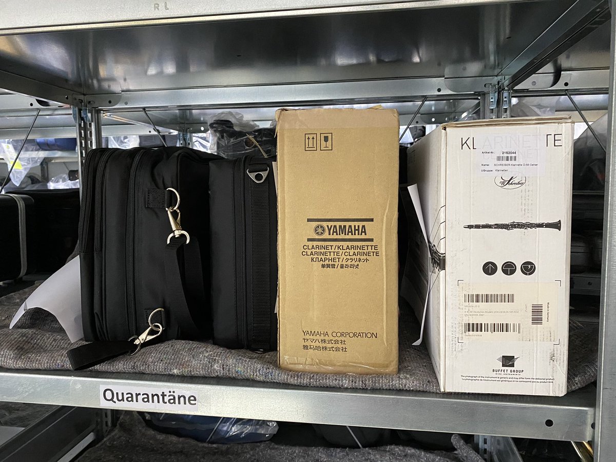 Nachdem heute Morgen Klarinetten getestet wurden, liegen nun diejenigen, für die sich unser Kunde nicht entschieden hat, in 5-tägiger Quarantäne. Sicher ist sicher! #fmbgütersloh👍 #blasinstrumente #klarinette