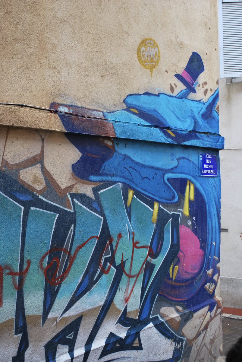  #Marseille est un haut lieu d’expression des street-artistes ! Ici, une œuvre de GAMO, au détour d’une ruelle du quartier du Vieux Panier, incontournable pour s’imprégner de la scène  #streetArt marseillaisePhoto  @WE_Toulouse  #graffitiart  #UrbanArt  @CHOOSEMARSEILLE