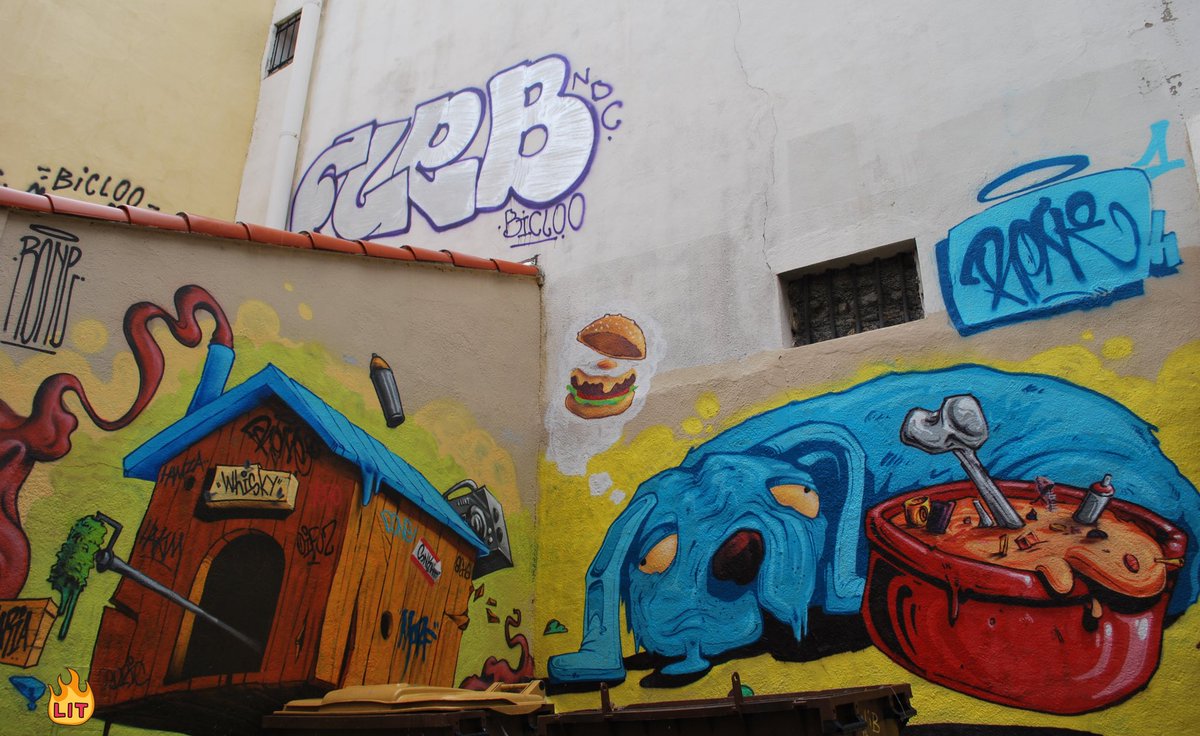 On reste sur  #Marseille on y est bien après tout avec tout ces murs Quartier du Vieux Panier !Photo  @WE_Toulouse • #StreetArt  #Graffiti  #UrbanArt