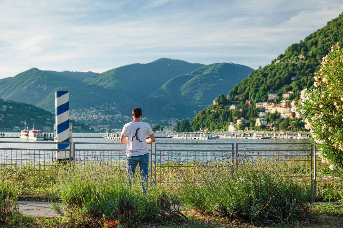 🇮🇹 Amiamo il #lagodicomo così tanto da indossarlo!
•
🇬🇧 We love #LakeComo so much that we wear it! 🏞
•
#discoverthelake with #lariusway 🌳
•
#NaturePhotography #paesaggioitaliano #forzaitalia
