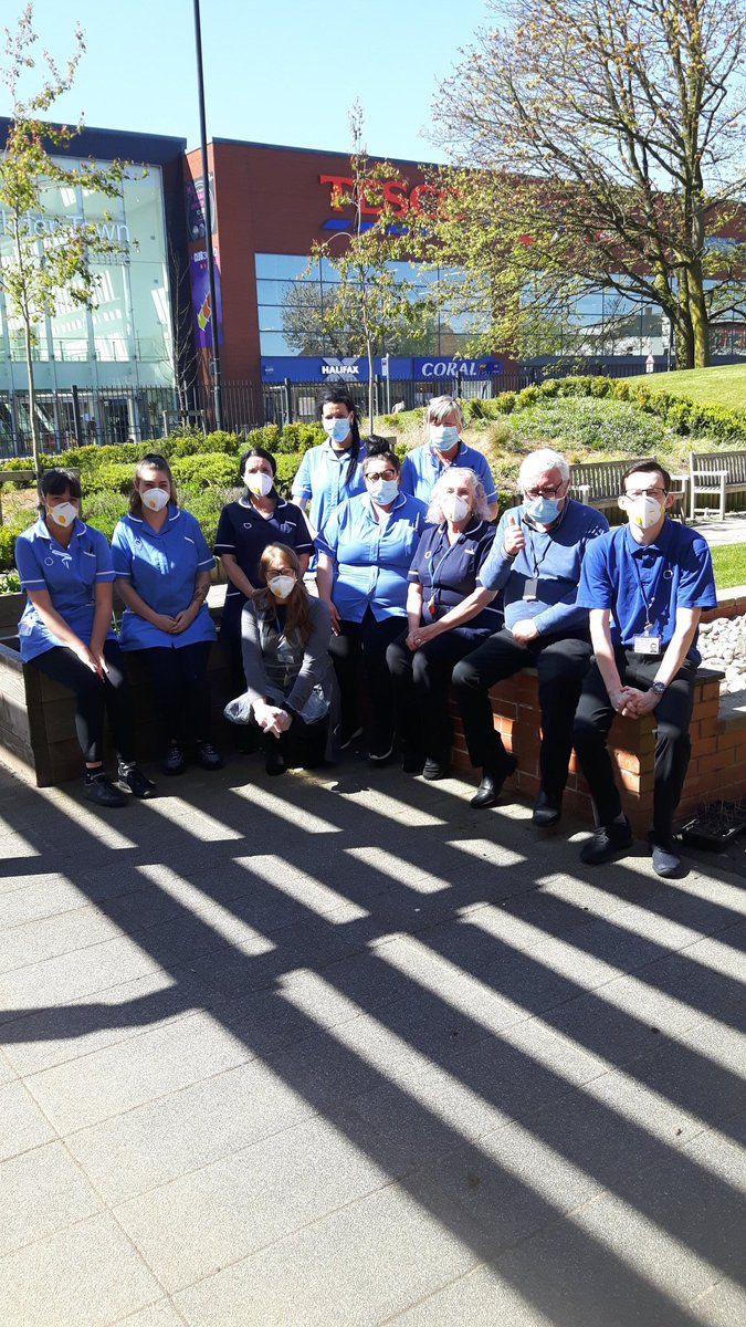GarryReed13's tweet photo. Group photo big Thank to all the team at Bourke gardens @ForHousing @forviva_group @Dawnpspeed @Torbrad31 @sage_care https://t.co/BiCevgLrC1