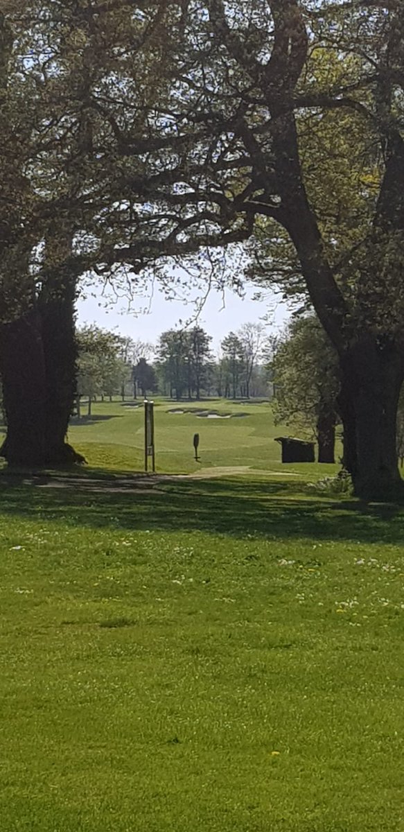 Who's looking forward to that first walk to the 1st tee as soon as we are able to get out on the golf course once again? @SurreyGolf @Surreygolfmag @GolfWorld1