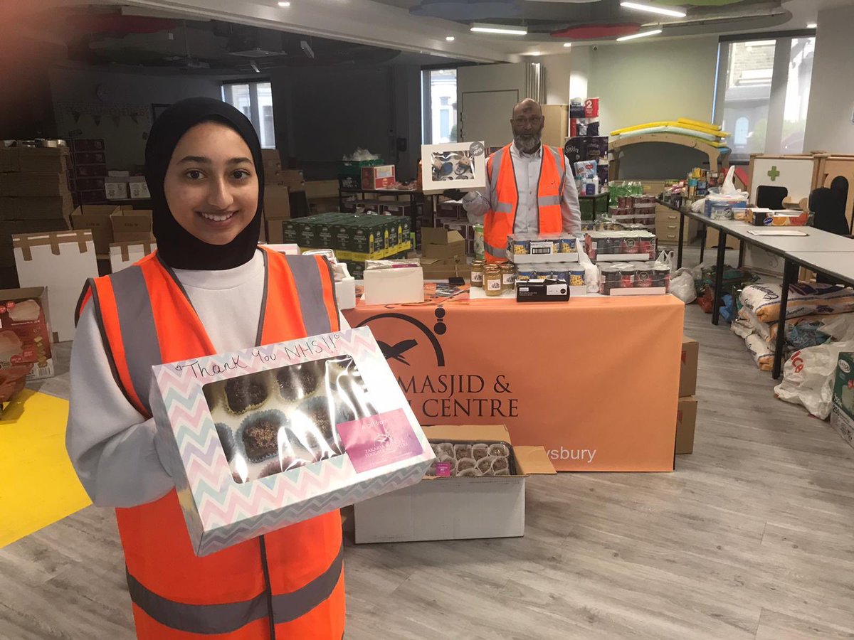 ZakariaMasjid's tweet photo. #MondayMotivation Another day another batch of baking sent to #nhsstaff. Thank you to all #volunteers who have kindly donated their #time & #money & worked hard to deliver these projects. #RamadanCountdown #giving #kindness #cating #COVIDkindness https://t.co/n1bvfMcR9O
