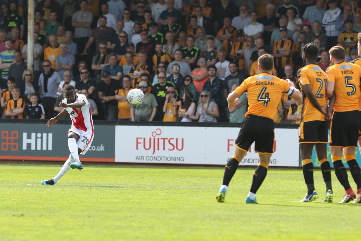 JonPalmerSport's tweet photo. On this day in 2018: @Eisaar7 broke Cheltenham Town's scoring record for one season in the EFL, breaking Julian Alsop's previous best of 20. Eisa scored his 21st and 22nd in a 4-3 defeat at Cambridge United. @Georgelloydy10 netted his first senior goal (Pics: @twmpix) #ctfc https://t.co/nyP1Ybq6vJ