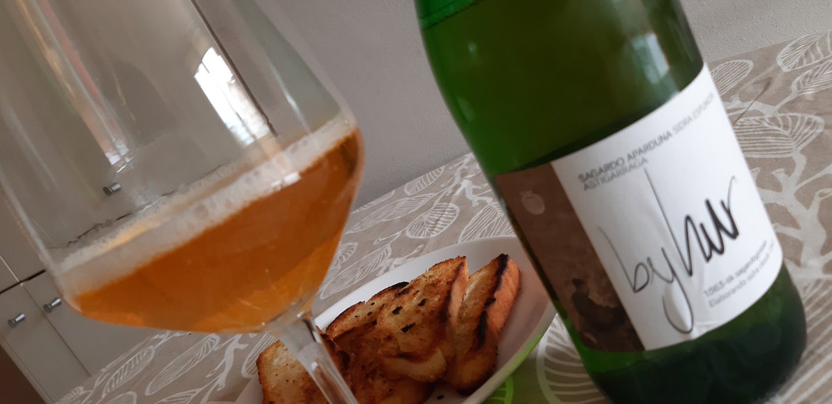 profesorFP's tweet photo. Hoxe descorchamos a última botella de #byHur de @AstarbeSagar. Unha excusa perfecta para volver a por máis 🍾 #sagardoa https://t.co/WSgZIn8YRr