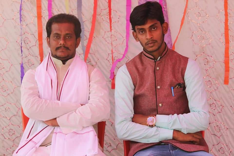 Mreyazsaikh's tweet photo. पाग-दुपट्टा से दिया सम्मान ,
मिथिला तहजीब का किया गुणगान,
कदम से कदम मिला रहा मुसलमान! 
✍️ @TabishAhmad_

With @BelalrazaRLSP भैया 
#MaithilMuslim
#MithilaCalling 

@MaithilAnup अपनी सोच बदलो https://t.co/FG2qcSy0aq